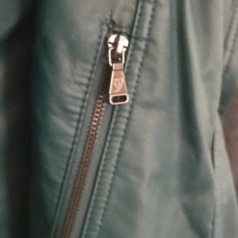 Guess Jacket - Picture 2 of 8